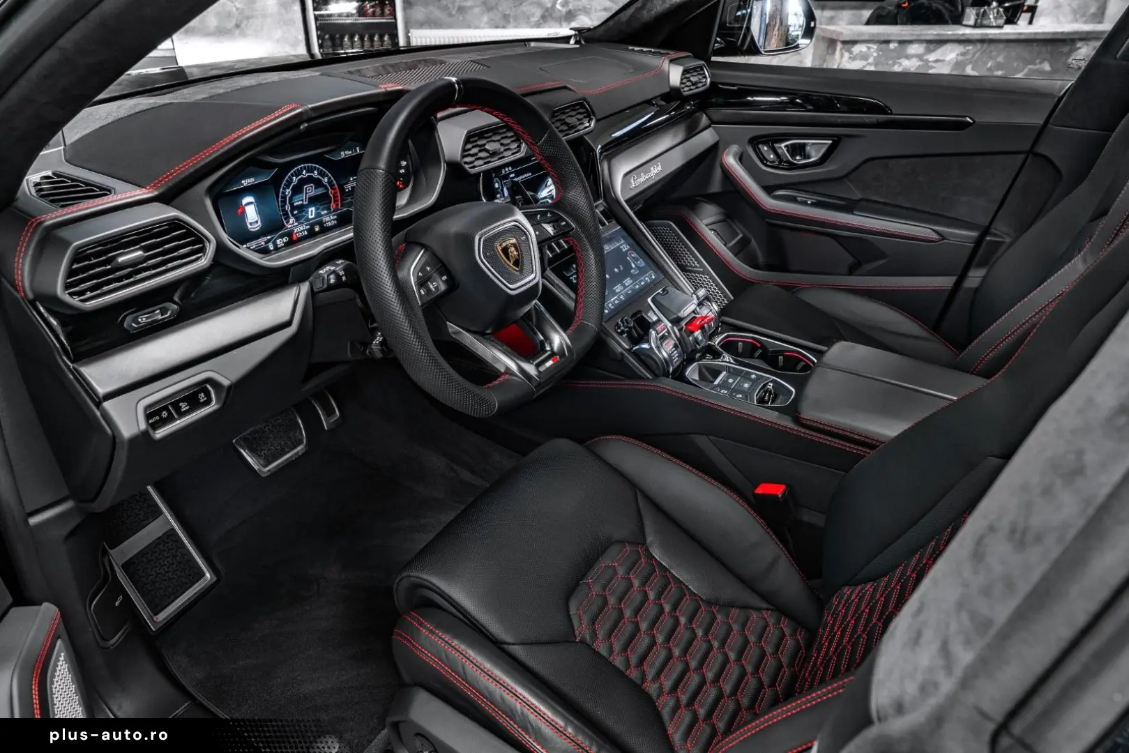 LAMBORGHINI Urus B&O 23  AKRAPOVIC MASSAGE PANO TOW WARRANTY