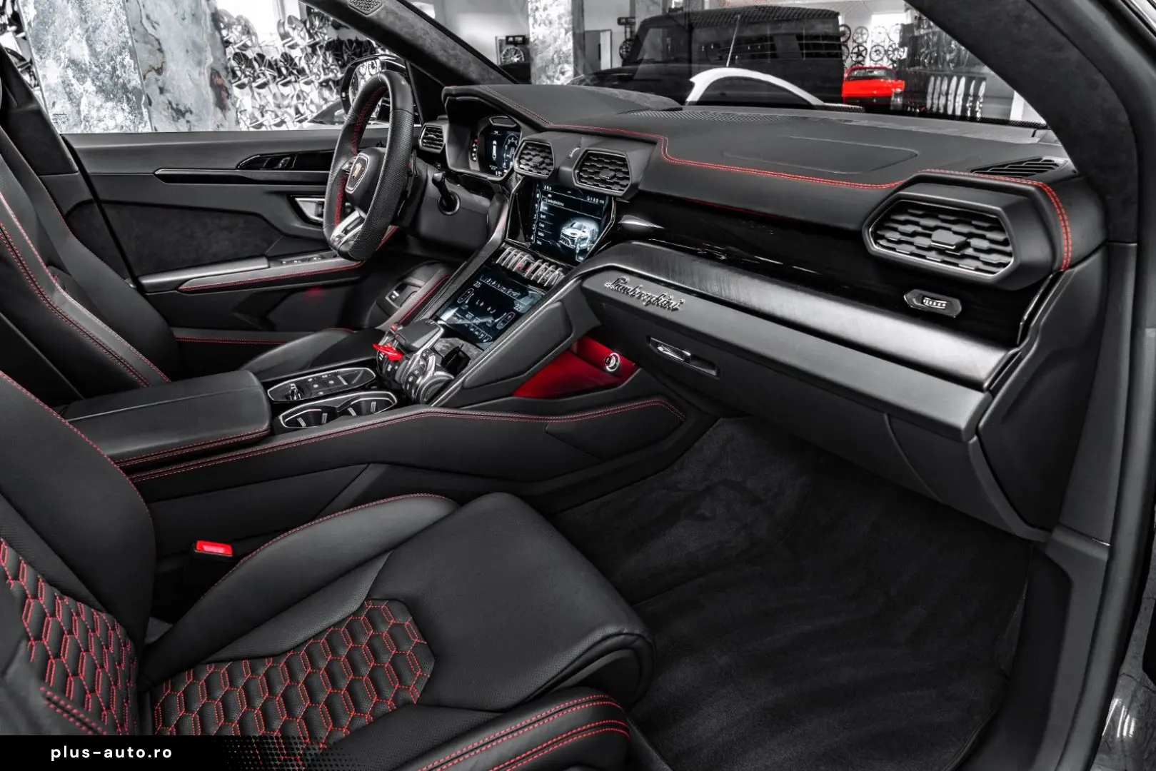 LAMBORGHINI Urus B&O 23  AKRAPOVIC MASSAGE PANO TOW WARRANTY