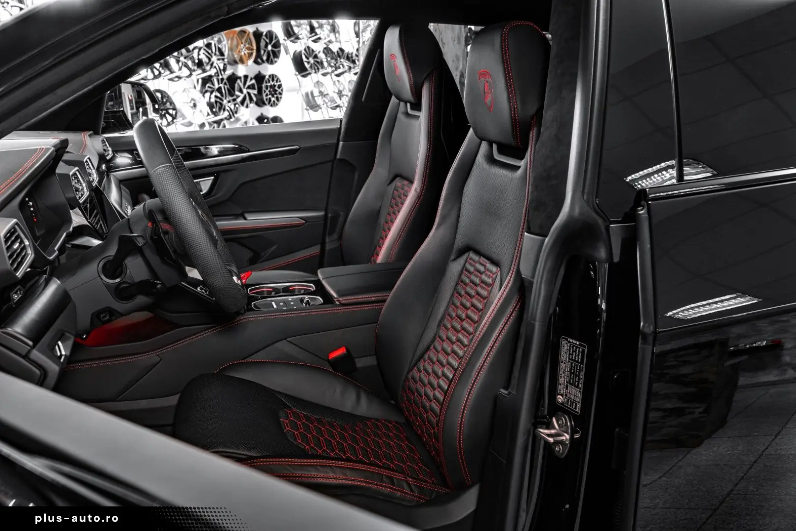 LAMBORGHINI Urus B&O 23  AKRAPOVIC MASSAGE PANO TOW WARRANTY