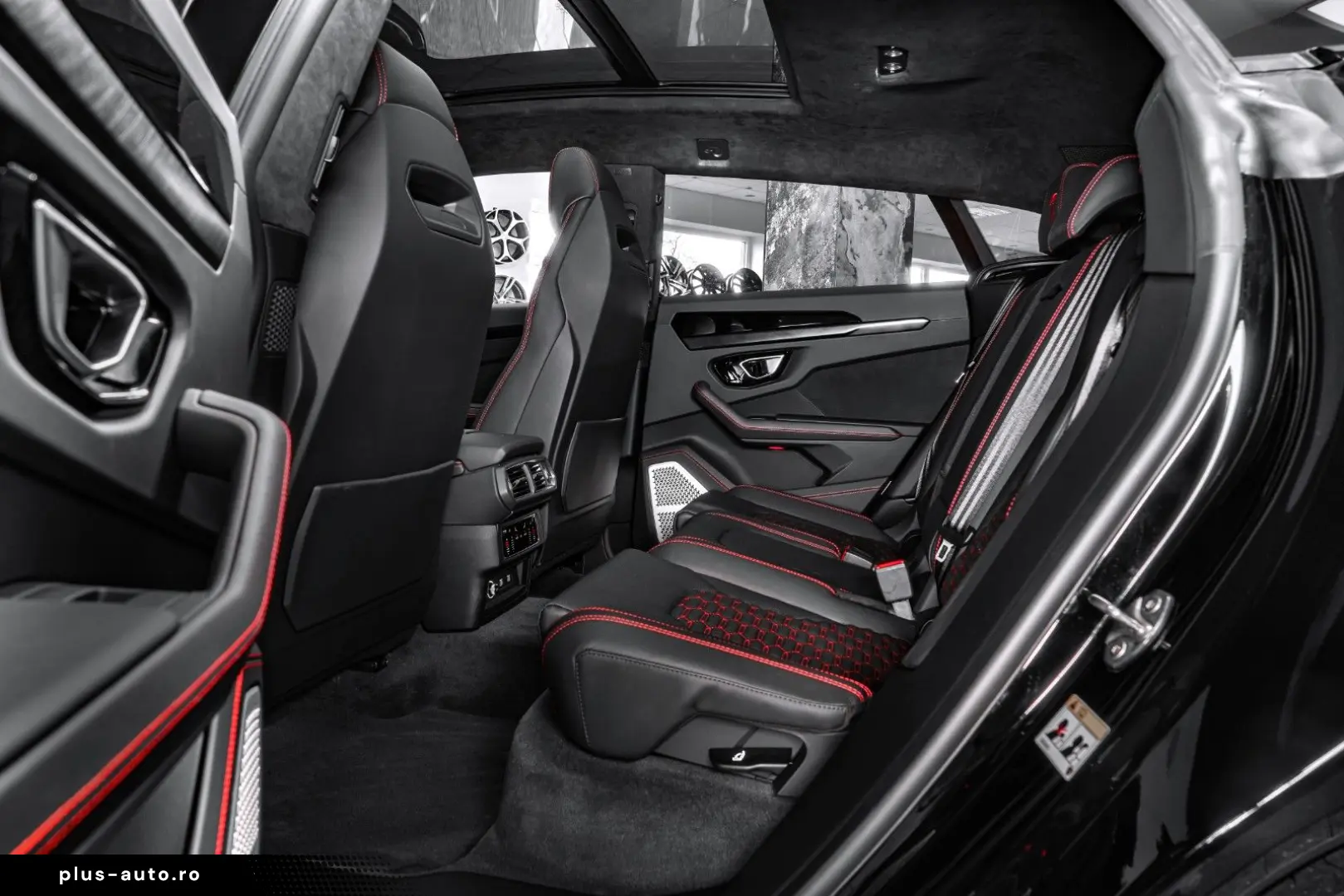LAMBORGHINI Urus B&O 23  AKRAPOVIC MASSAGE PANO TOW WARRANTY