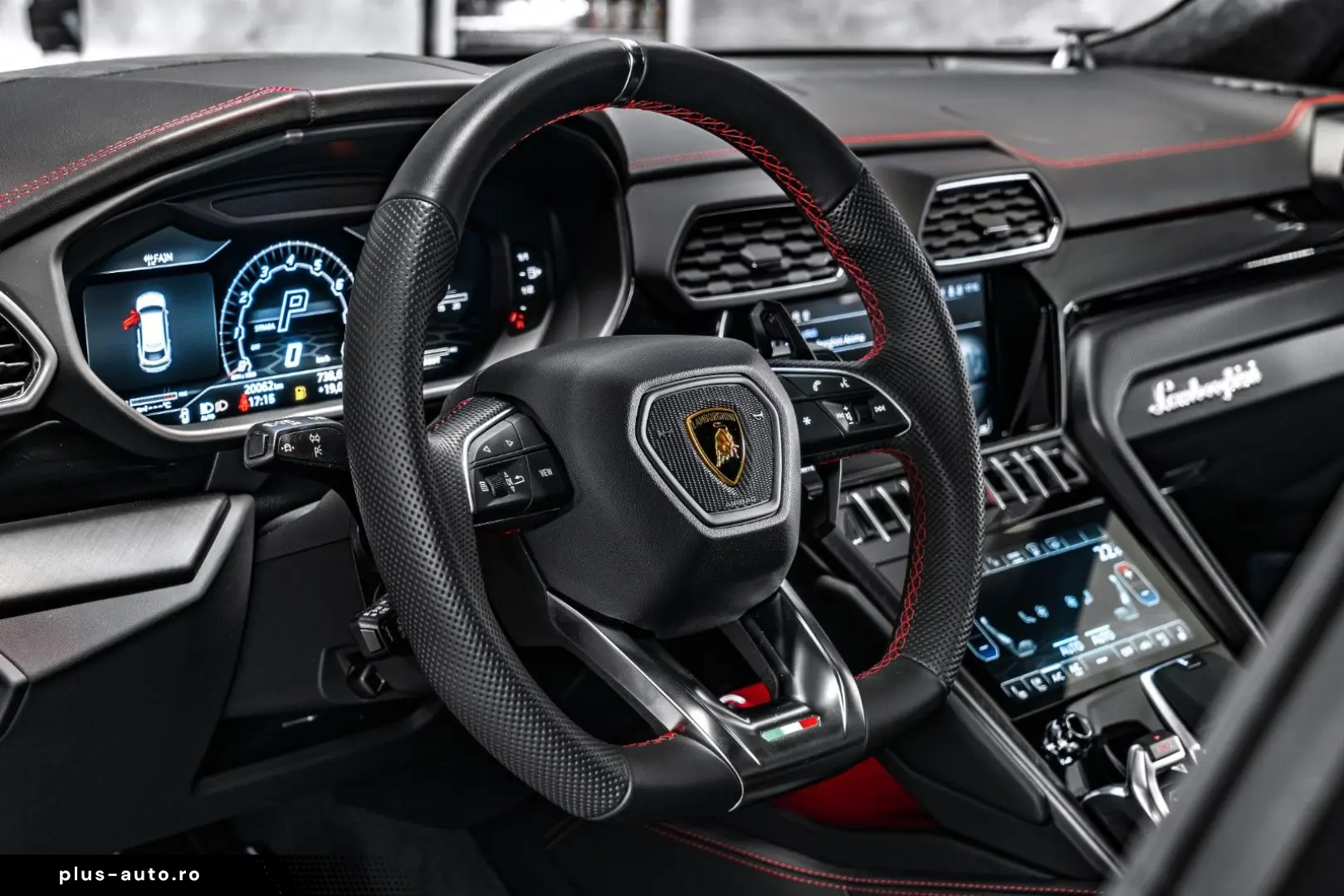 LAMBORGHINI Urus B&O 23  AKRAPOVIC MASSAGE PANO TOW WARRANTY