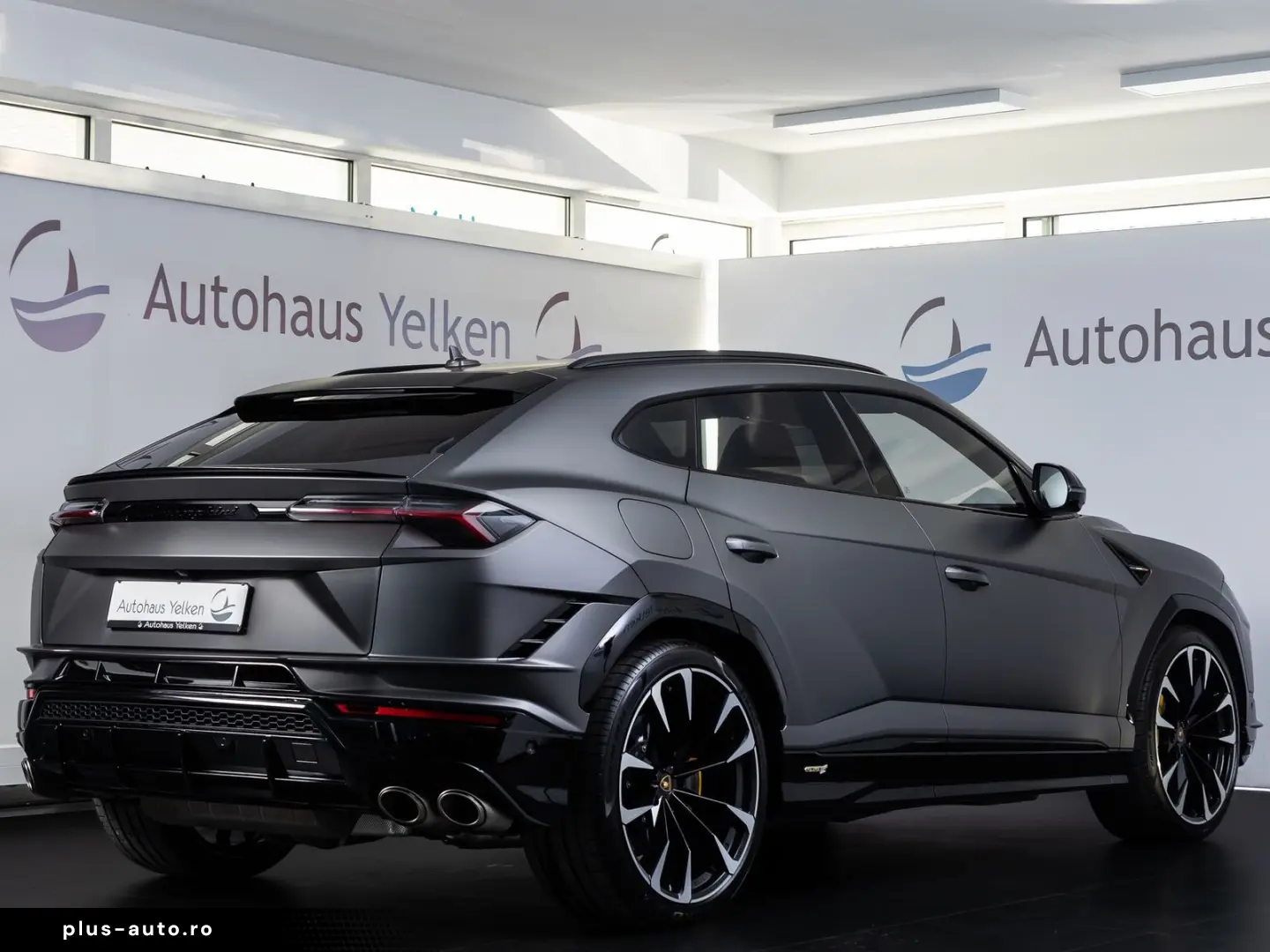 LAMBORGHINI Urus S MY23 AKRAPOVIC B&O PANO 23