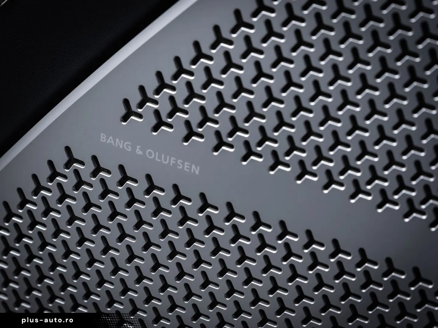 LAMBORGHINI Urus S MY23 AKRAPOVIC B&O PANO 23