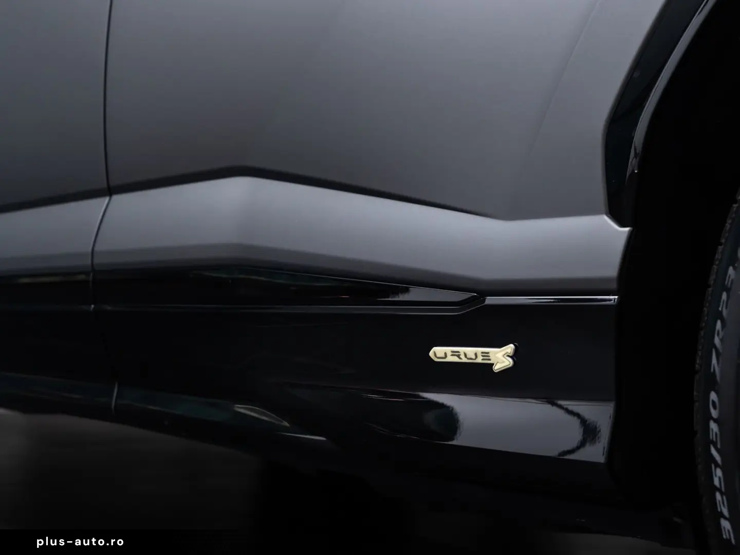 LAMBORGHINI Urus S MY23 AKRAPOVIC B&O PANO 23