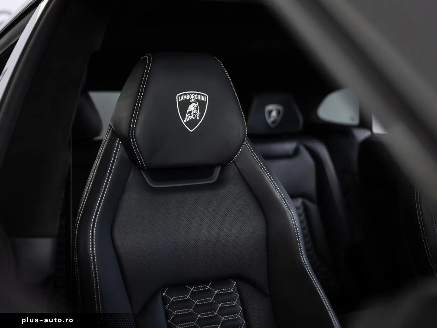 LAMBORGHINI Urus S MY23 AKRAPOVIC B&O PANO 23