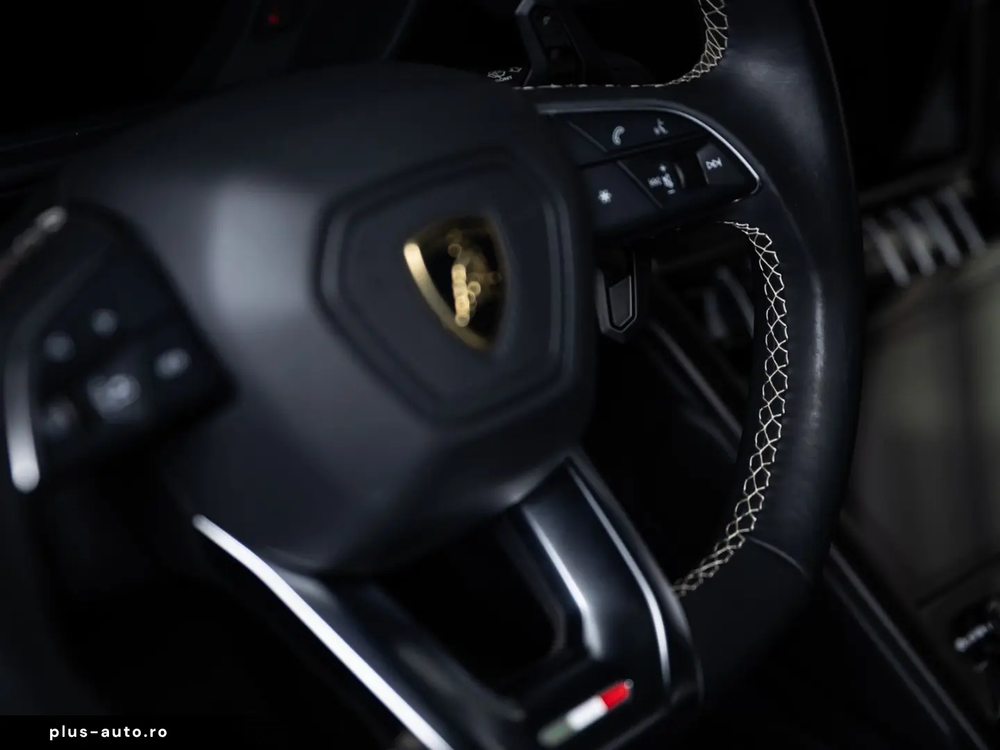 LAMBORGHINI Urus S MY23 AKRAPOVIC B&O PANO 23