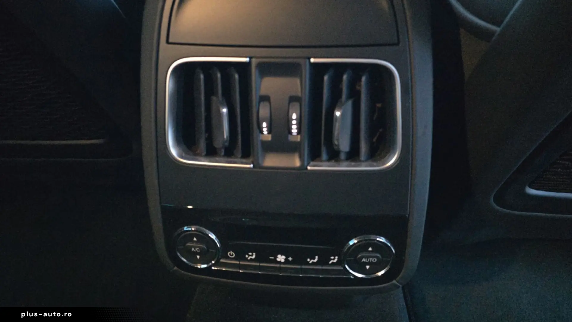 MASERATI LEVANTE TROFEO 581 CP • Pano