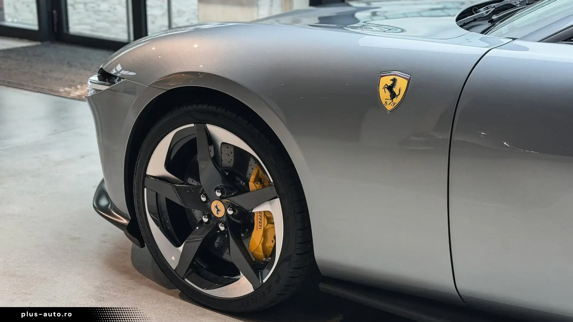 FERRARI AMALFI CARBON LED • MAGNERIDE