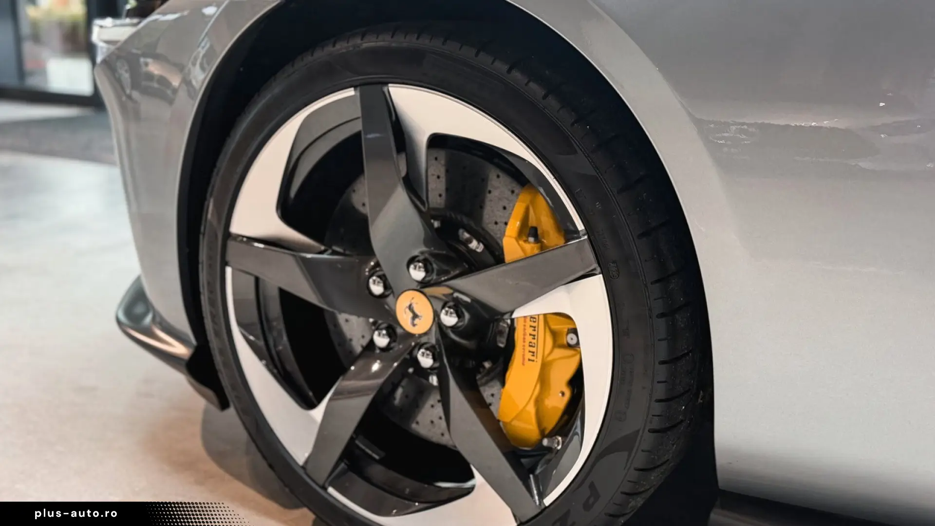 FERRARI AMALFI CARBON LED • MAGNERIDE