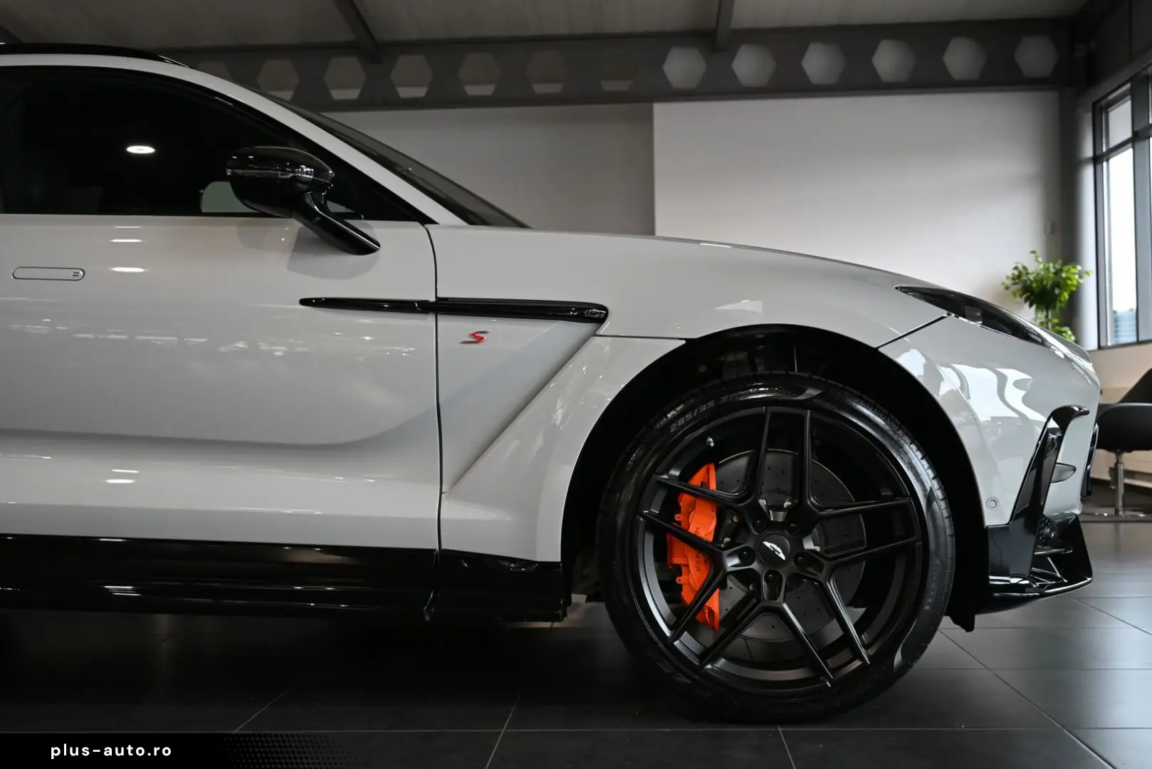 ASTON MARTIN DBX S Apex Grey PPF Lackschutz Magnesium Carbon