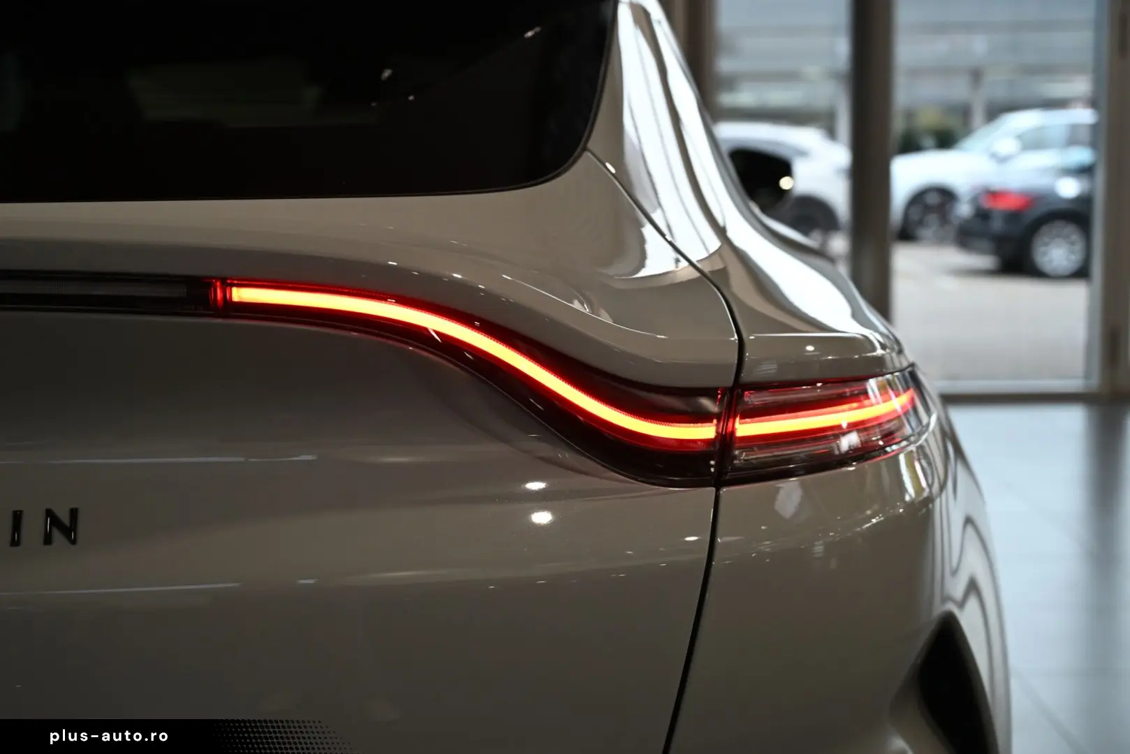 ASTON MARTIN DBX S Apex Grey PPF Lackschutz Magnesium Carbon