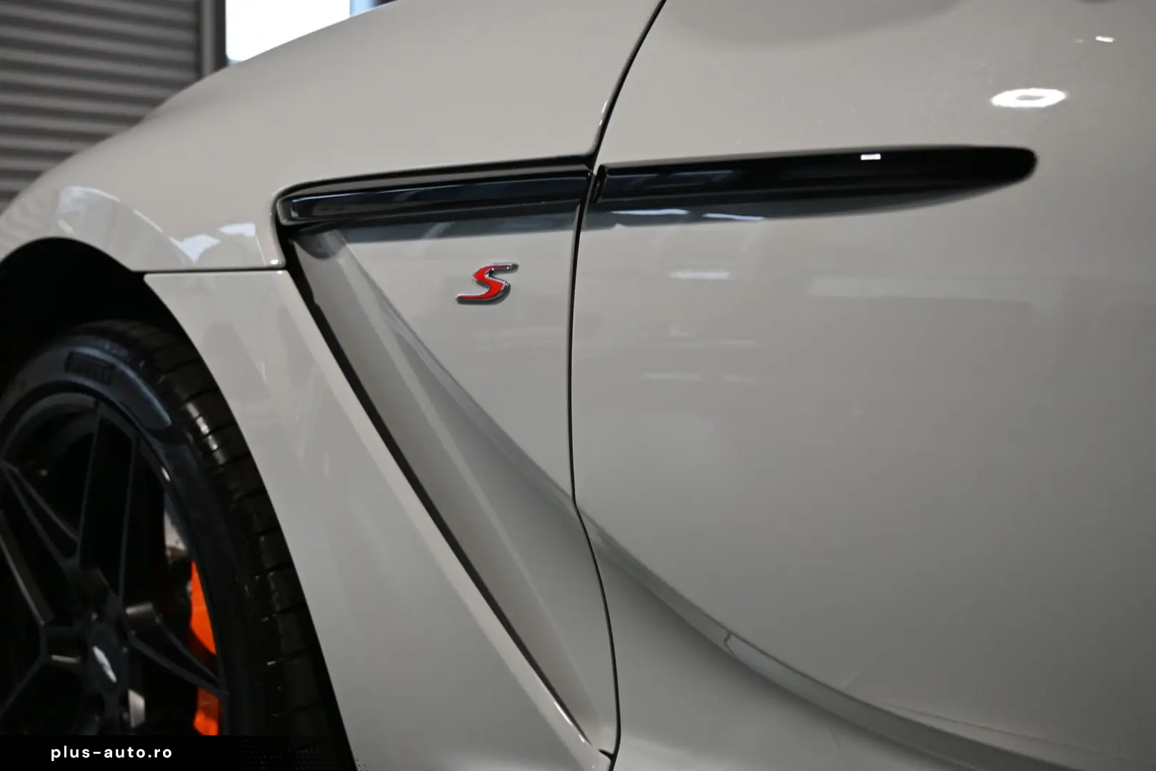ASTON MARTIN DBX S Apex Grey PPF Lackschutz Magnesium Carbon