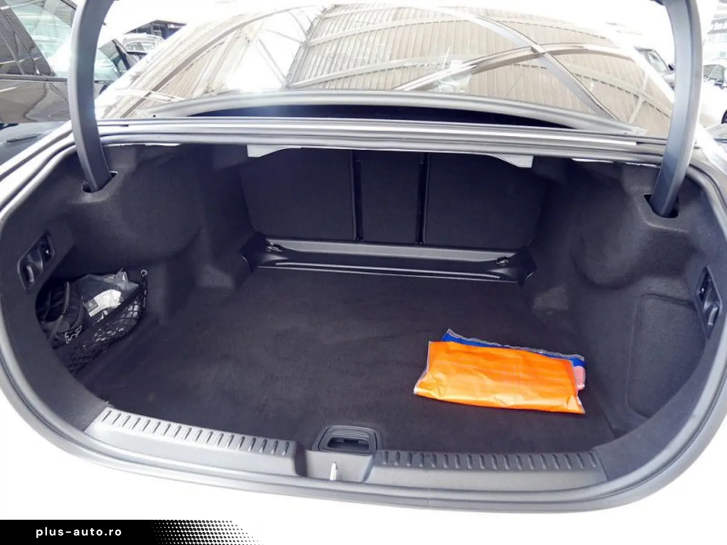 MERCEDES-BENZ E 200   AMG NIGHT DISTR KAMERA SPUR PDC SHZ