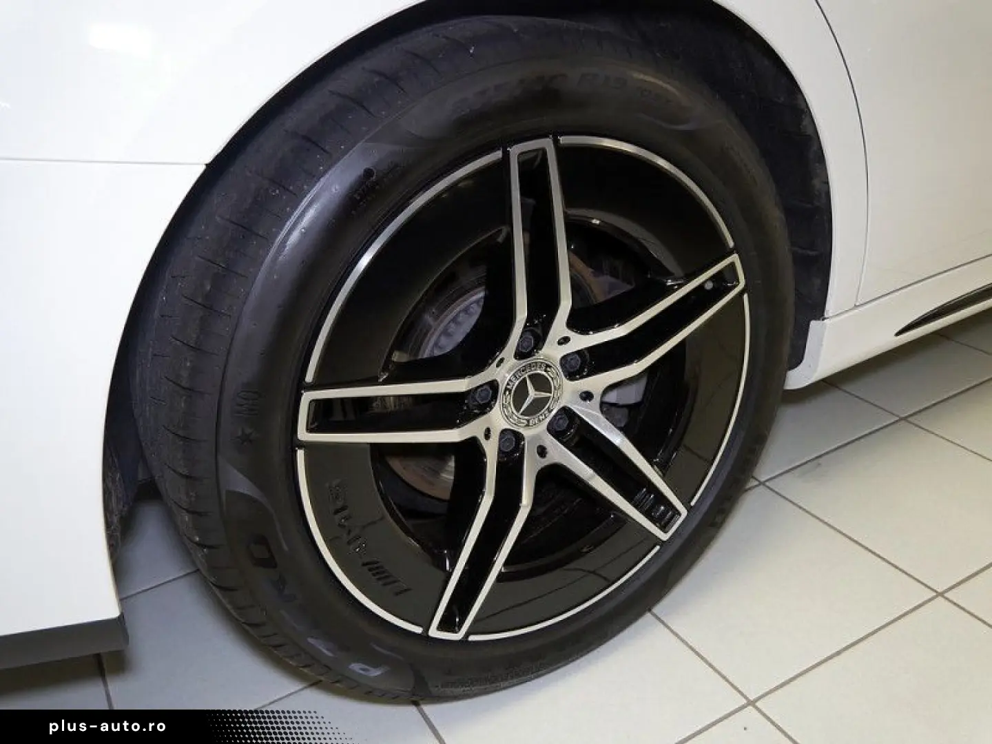 MERCEDES-BENZ E 220 d   AMG NIGHT DISTR KAMERA PANO SPUR PDC