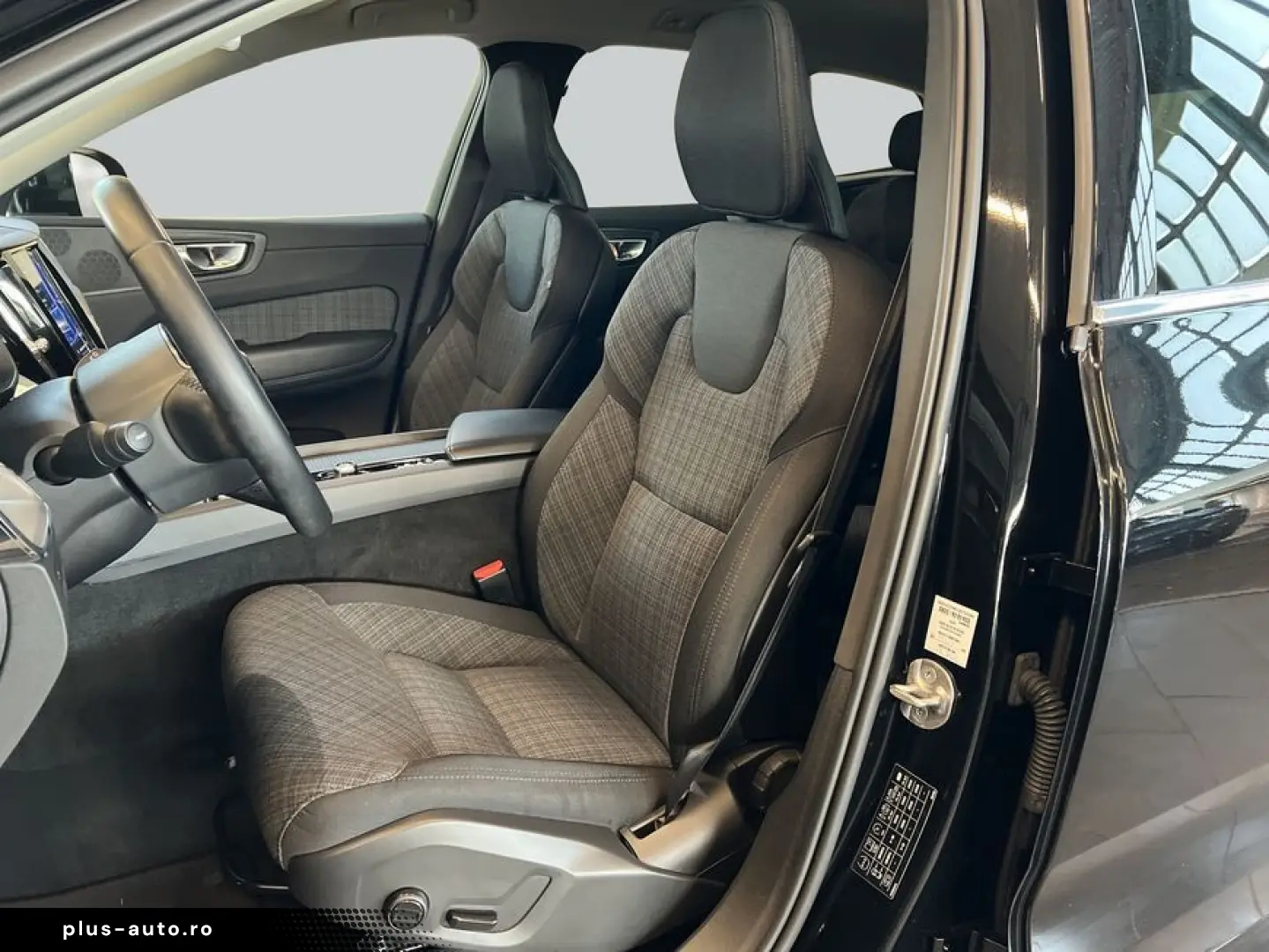 VOLVO XC60 B4 Aut BLIS PilotAssist Voll-LED Google-Map