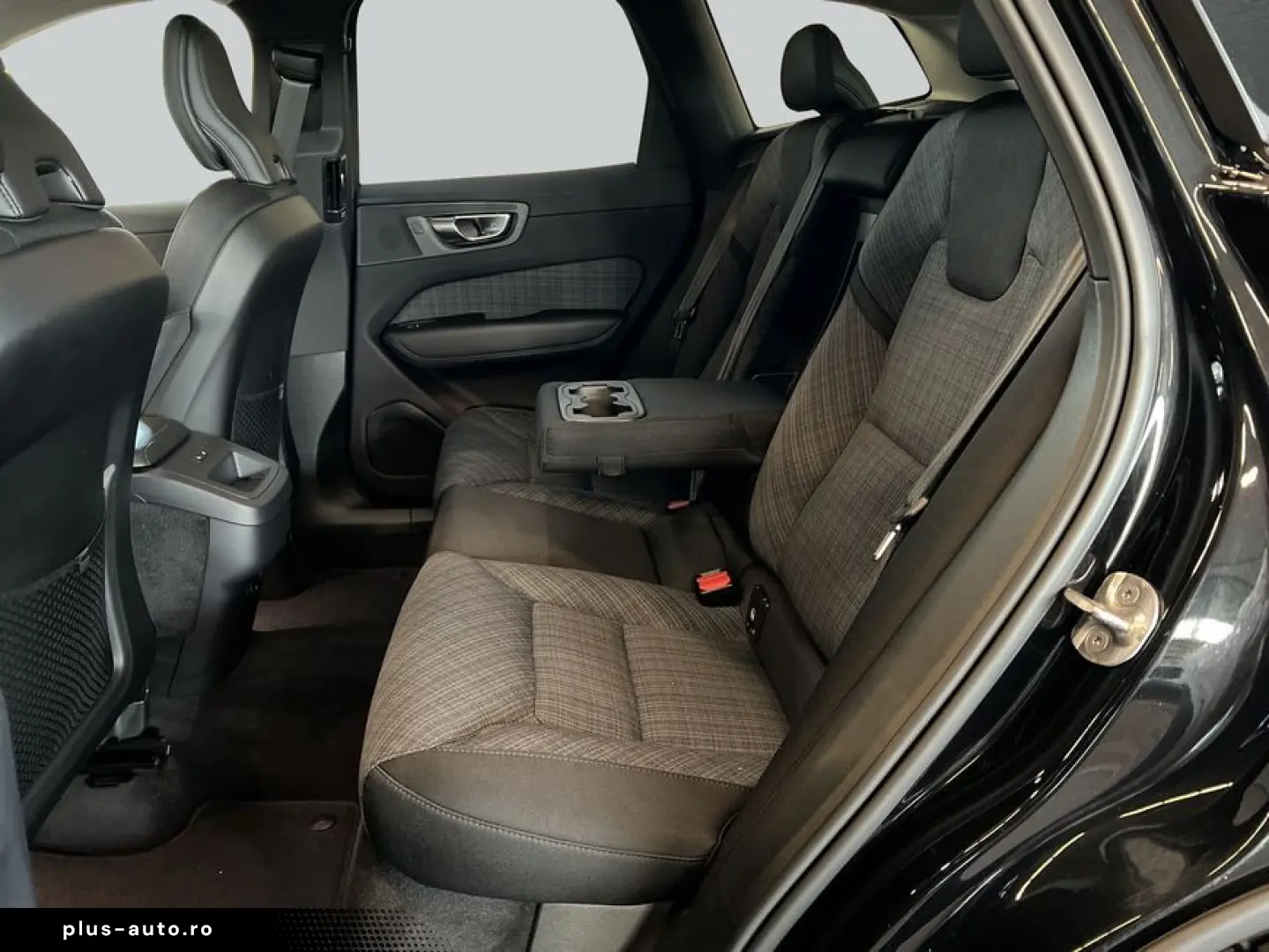 VOLVO XC60 B4 Aut BLIS PilotAssist Voll-LED Google-Map