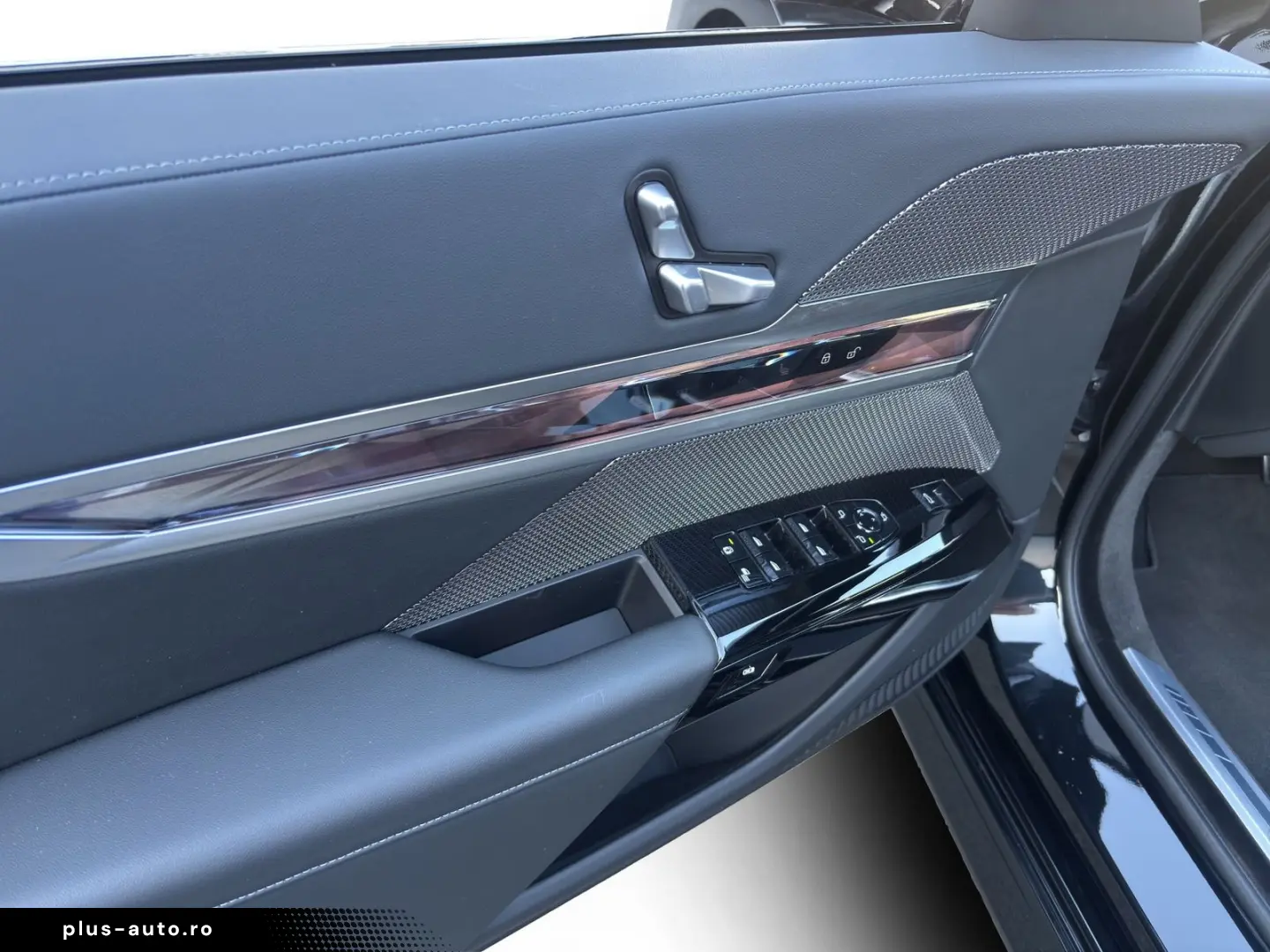 BMW 740d xDrive M Sport TV Executive Lounge