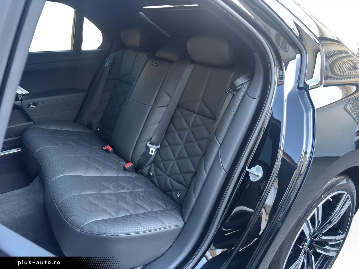 BMW 740d xDrive M Sport TV Executive Lounge