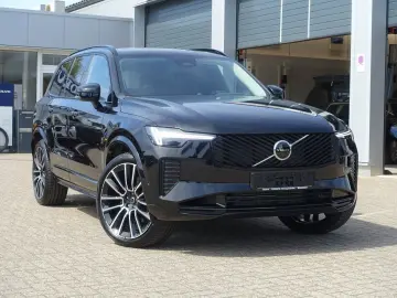 VOLVO XC90 Ultra Dark T8 AWD Plug-in   Pano B&W FourC