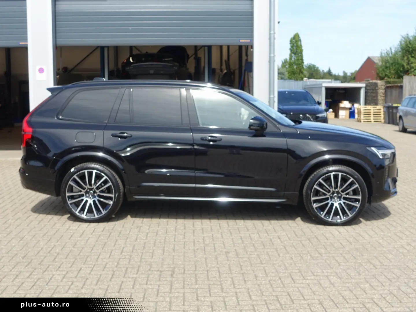 VOLVO XC90 Ultra Dark T8 AWD Plug-in   Pano B&W FourC