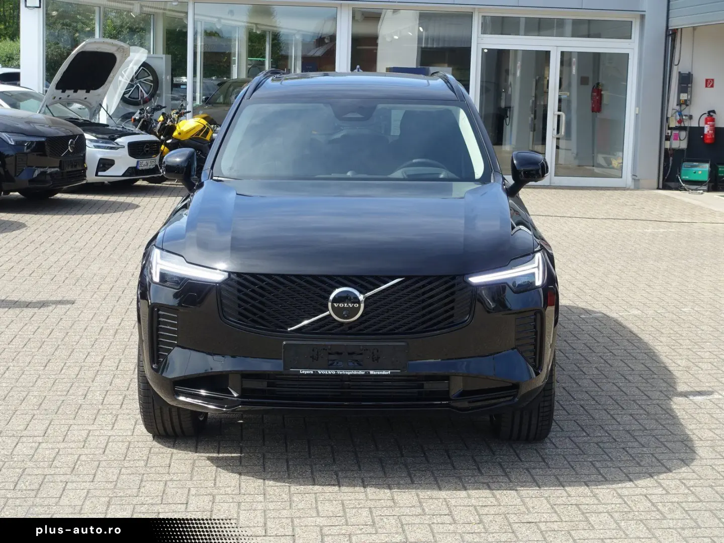 VOLVO XC90 Ultra Dark T8 AWD Plug-in   Pano B&W FourC