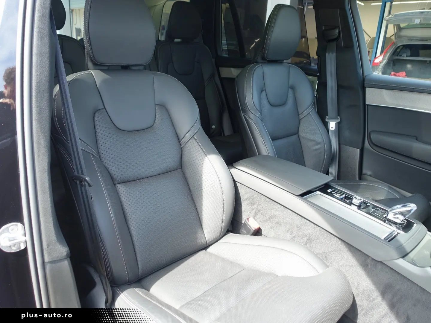 VOLVO XC90 Ultra Dark T8 AWD Plug-in   Pano B&W FourC