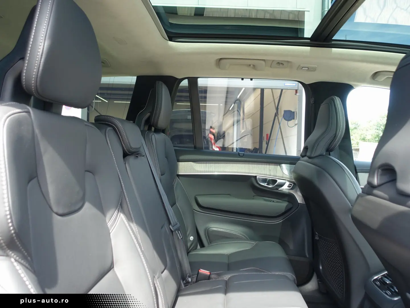 VOLVO XC90 Ultra Dark T8 AWD Plug-in   Pano B&W FourC