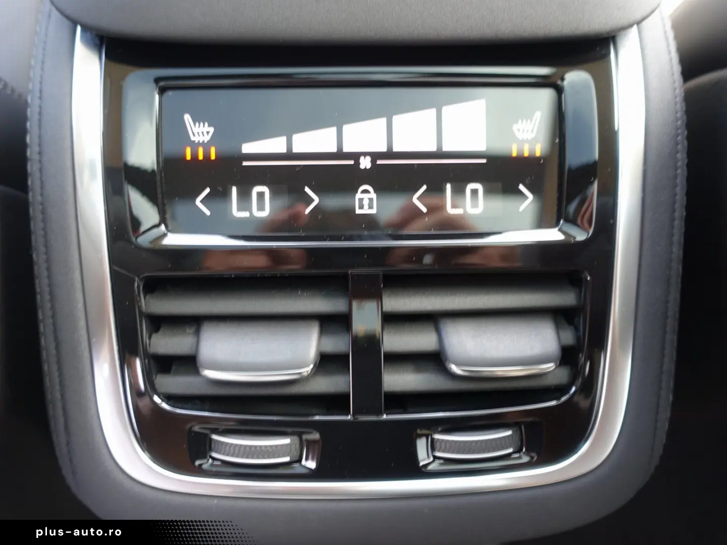 VOLVO XC90 Ultra Dark T8 AWD Plug-in   Pano B&W FourC