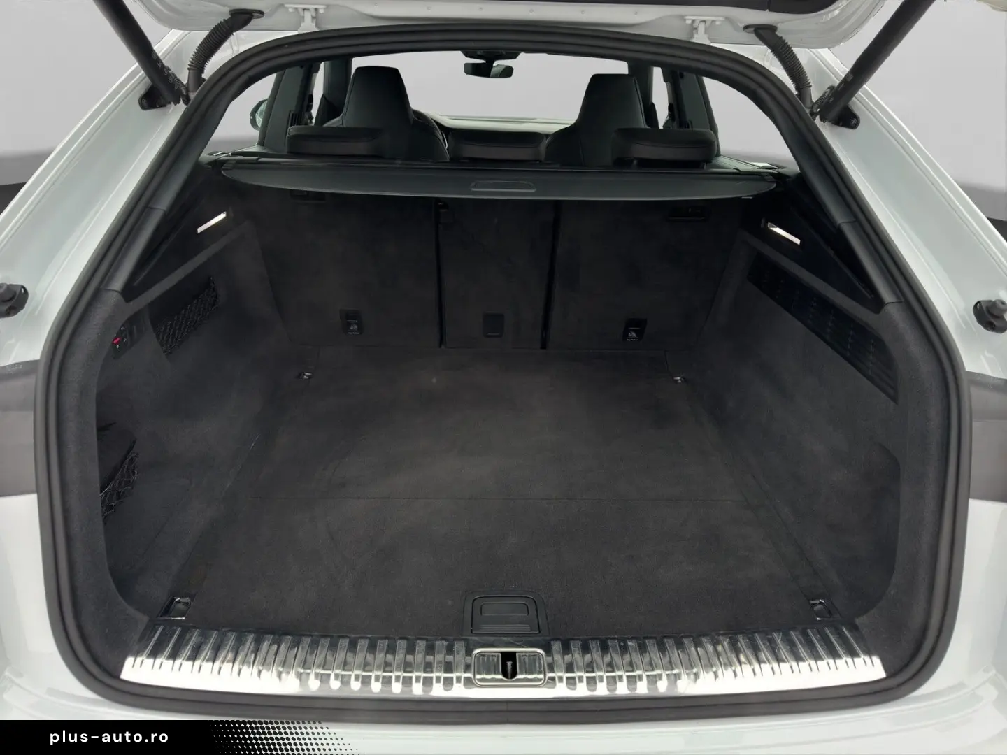 AUDI RS Q8 4.0 TFSI QUATTRO AHK MATRIX OPTIKPAKET