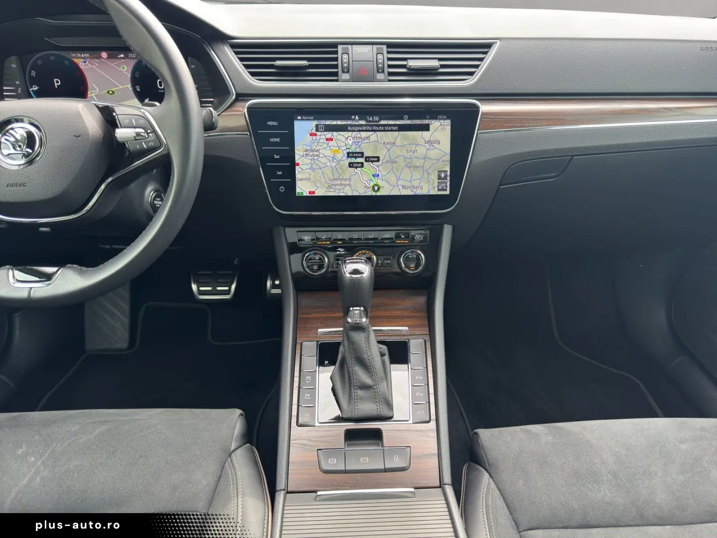 SKODA Superb Combi 2.0 TDI Scout Final Edt. AHK PANO