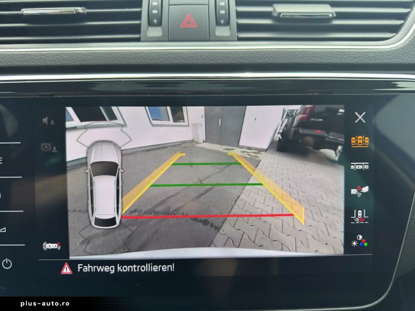 SKODA Superb Combi 2.0 TDI Scout Final Edt. AHK PANO