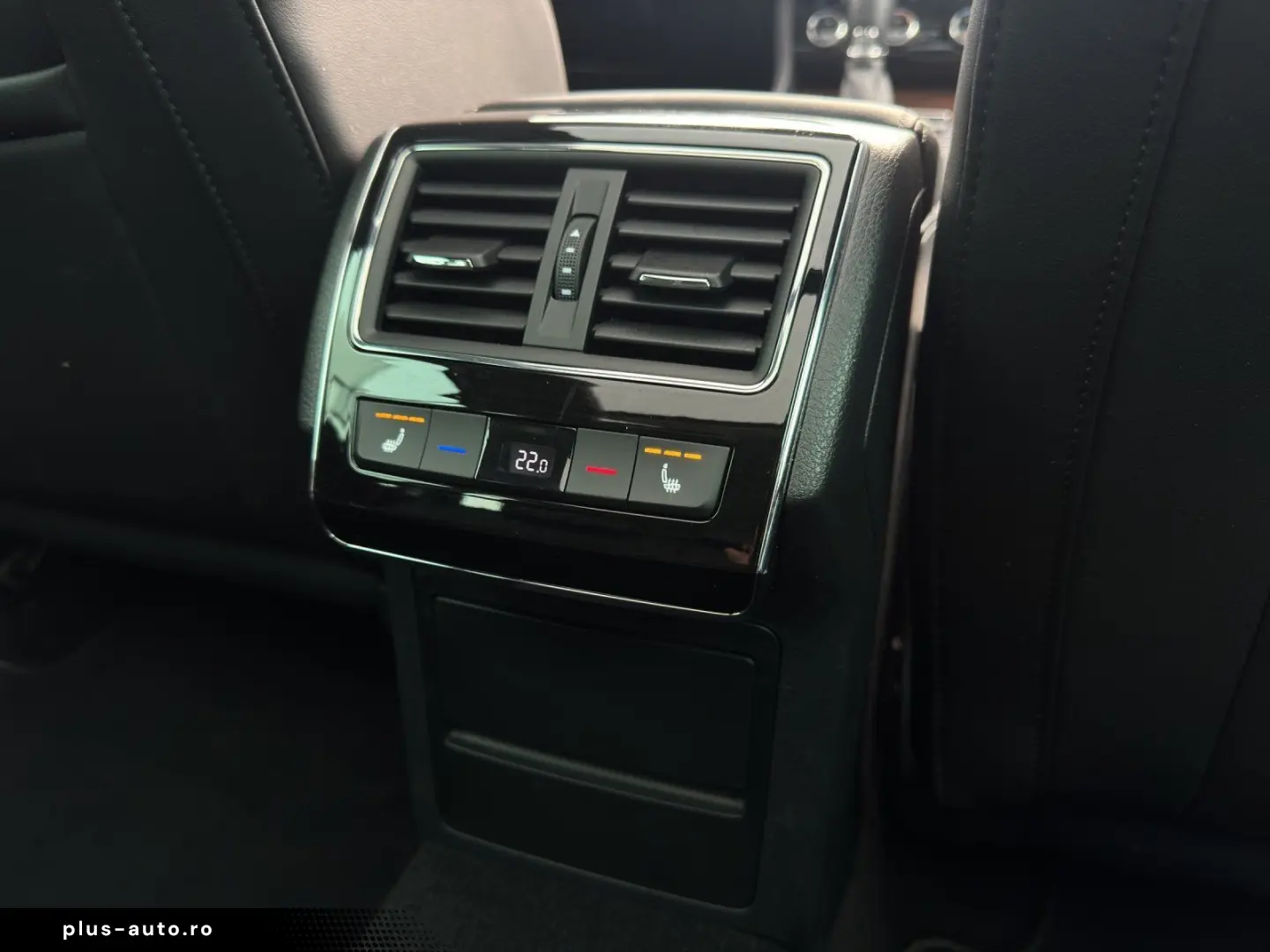 SKODA Superb Combi 2.0 TDI Scout Final Edt. AHK PANO