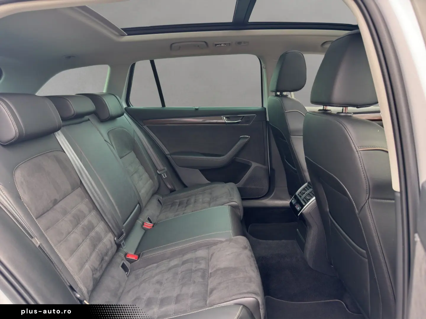 SKODA Superb Combi 2.0 TDI Scout Final Edt. AHK PANO