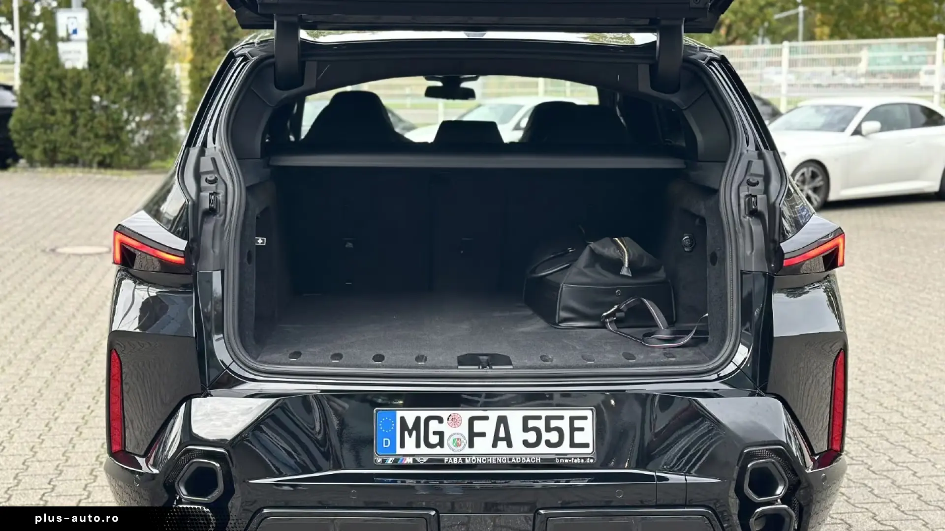 BMW XM 50e B&W Surround DAB