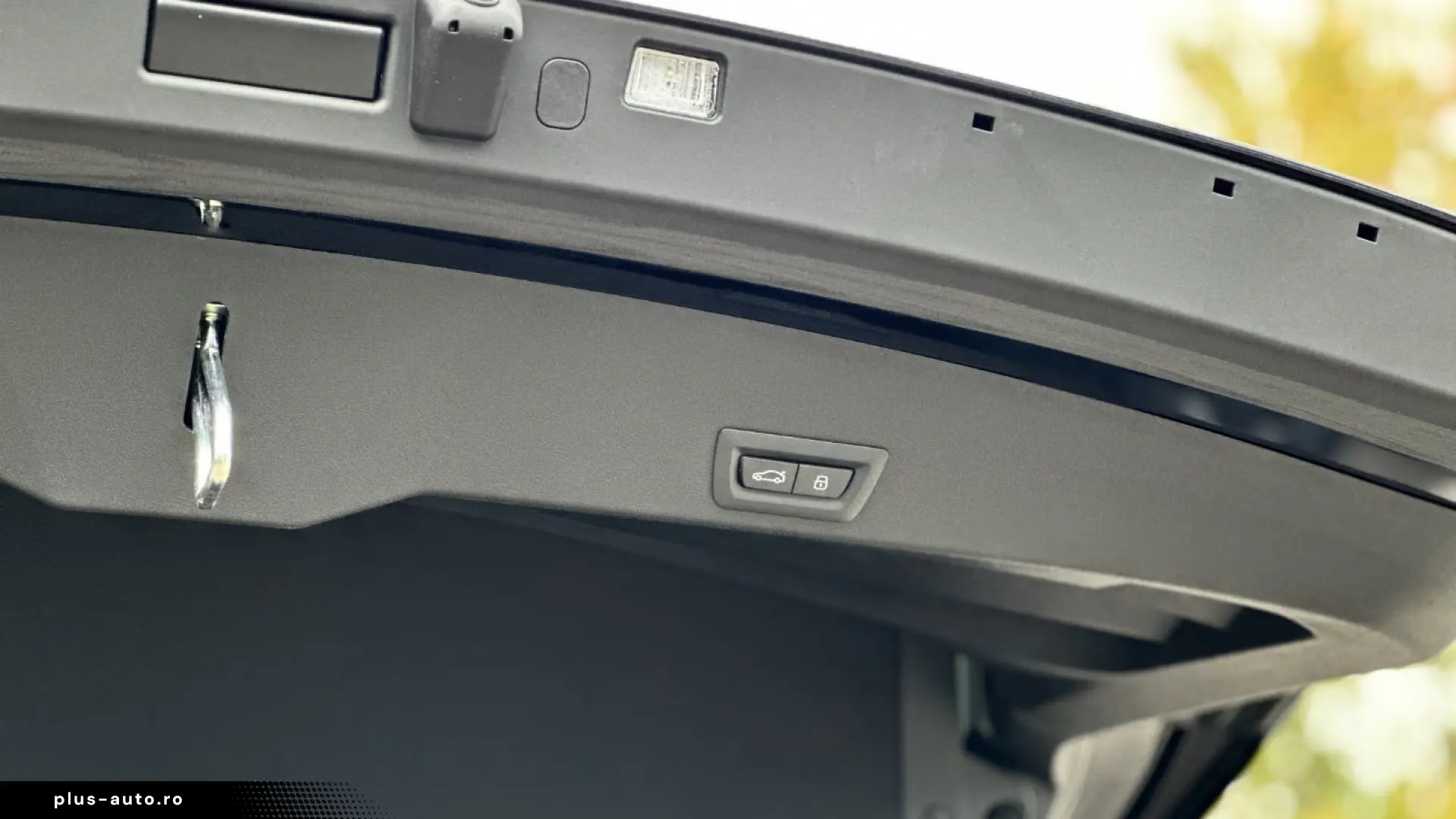 BMW XM 50e B&W Surround DAB