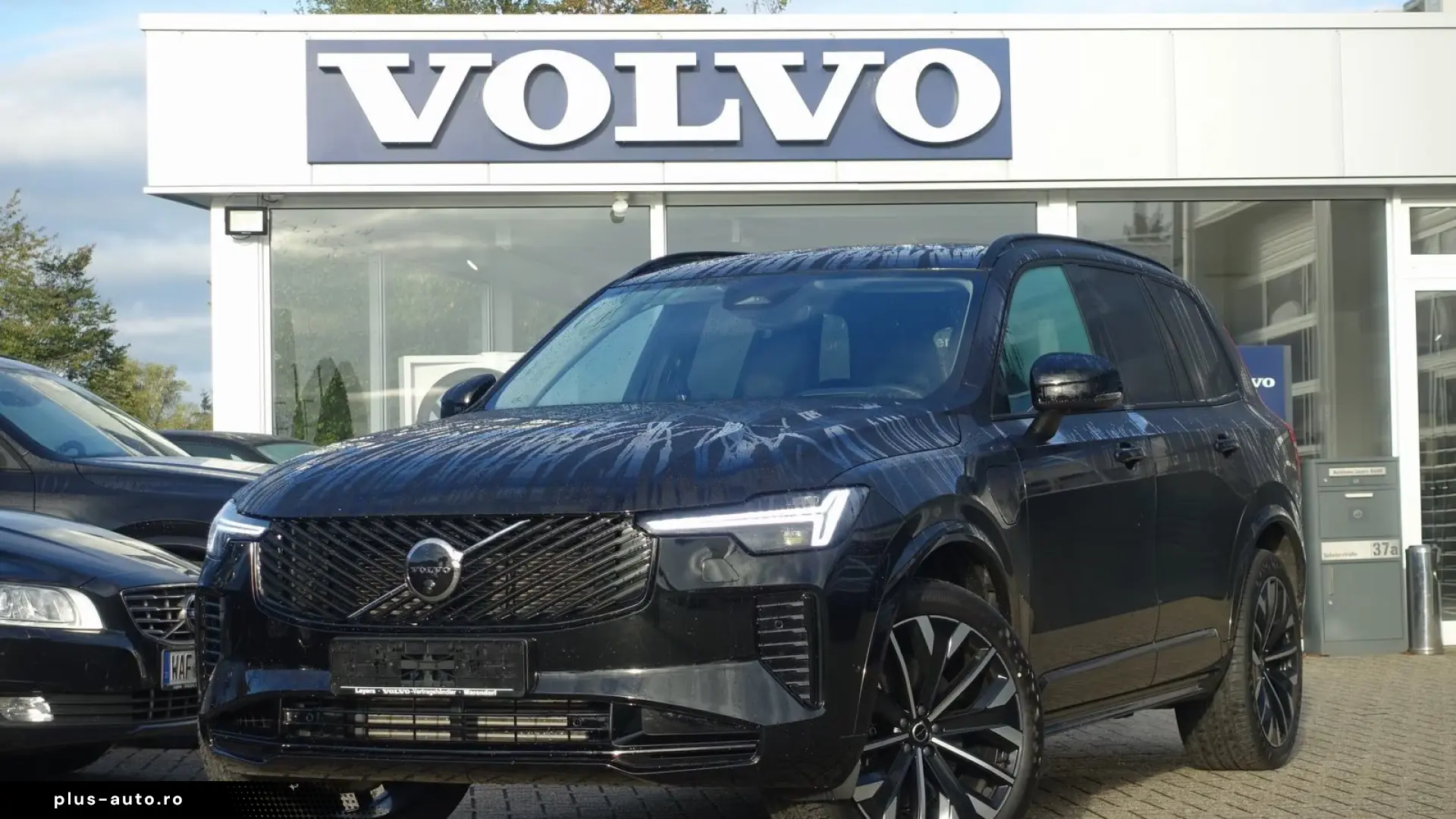 Volvo XC90T8 AWD Dark Plug-in B&W FourC