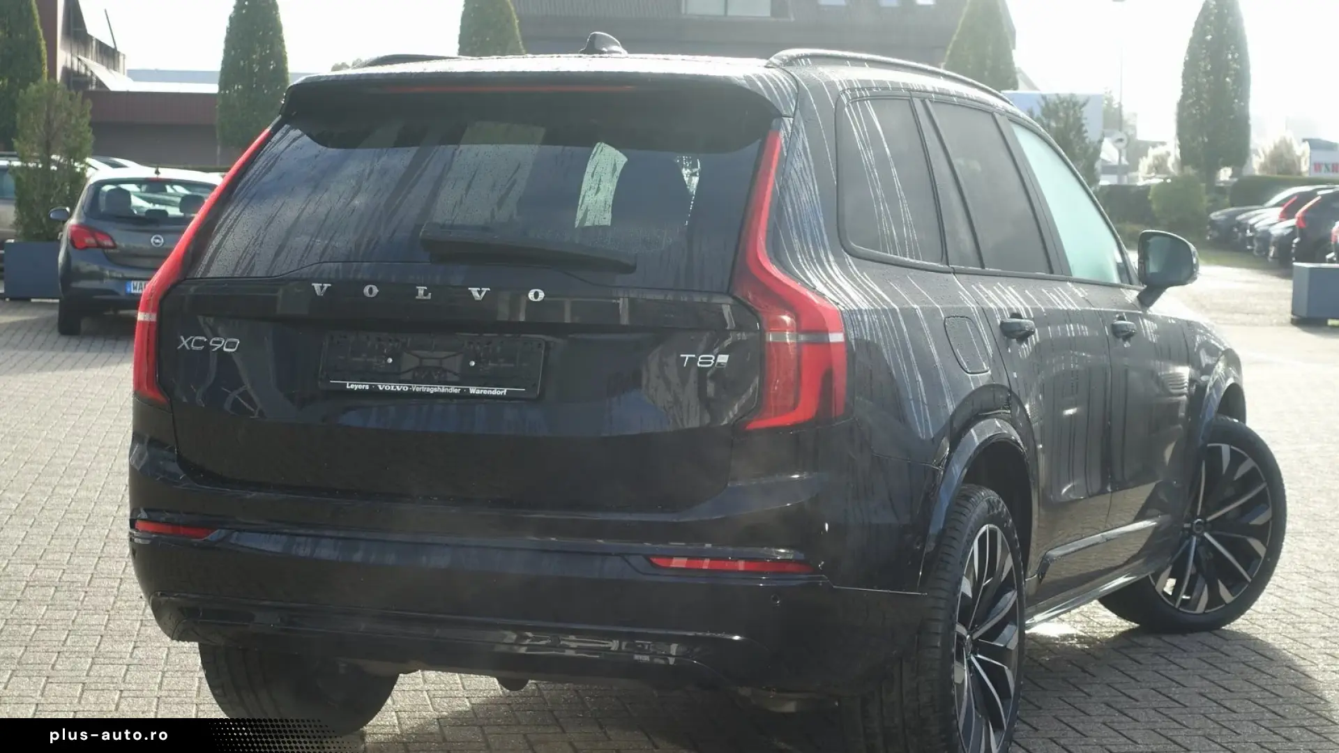 Volvo XC90T8 AWD Dark Plug-in B&W FourC