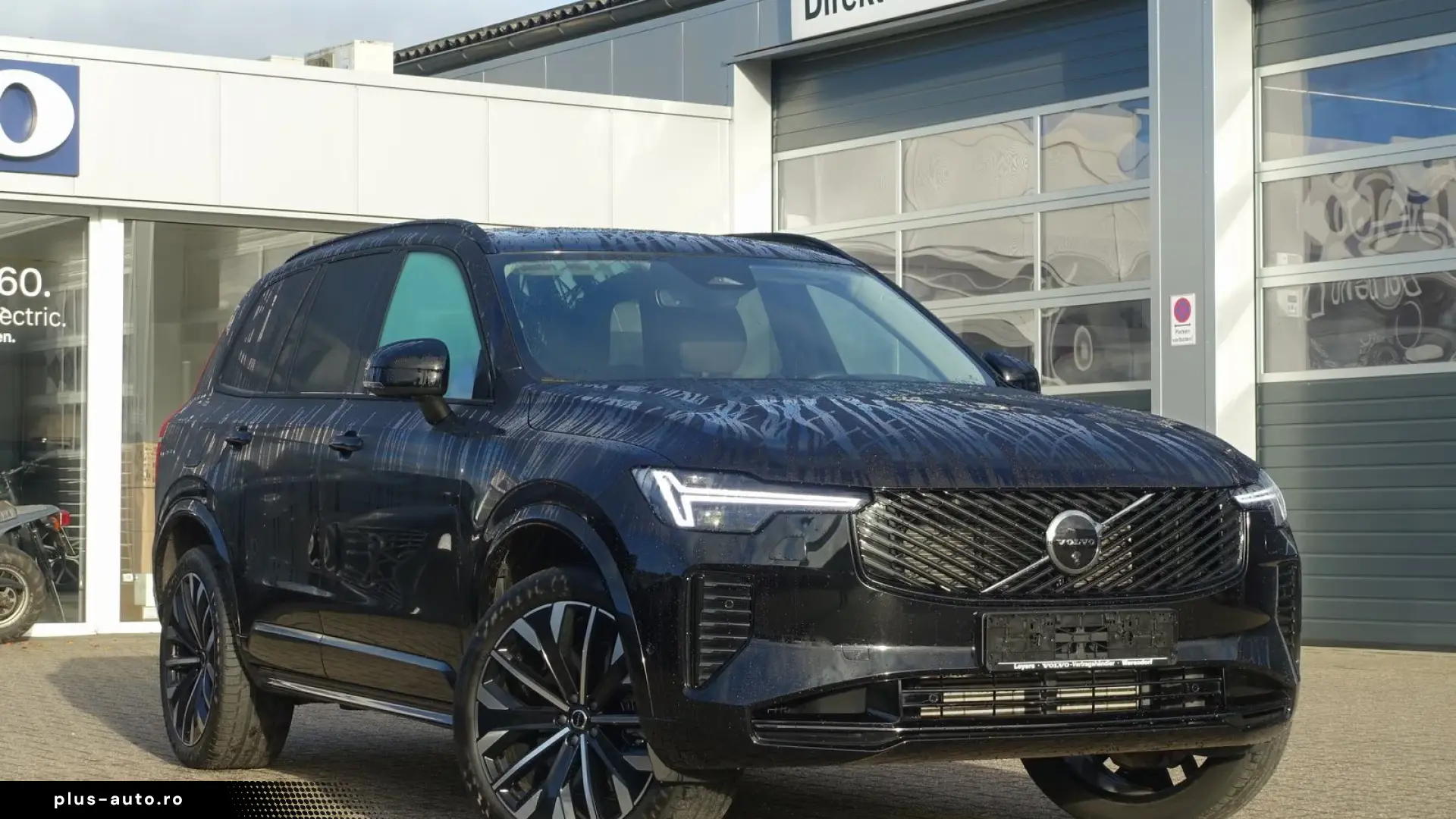 Volvo XC90T8 AWD Dark Plug-in B&W FourC