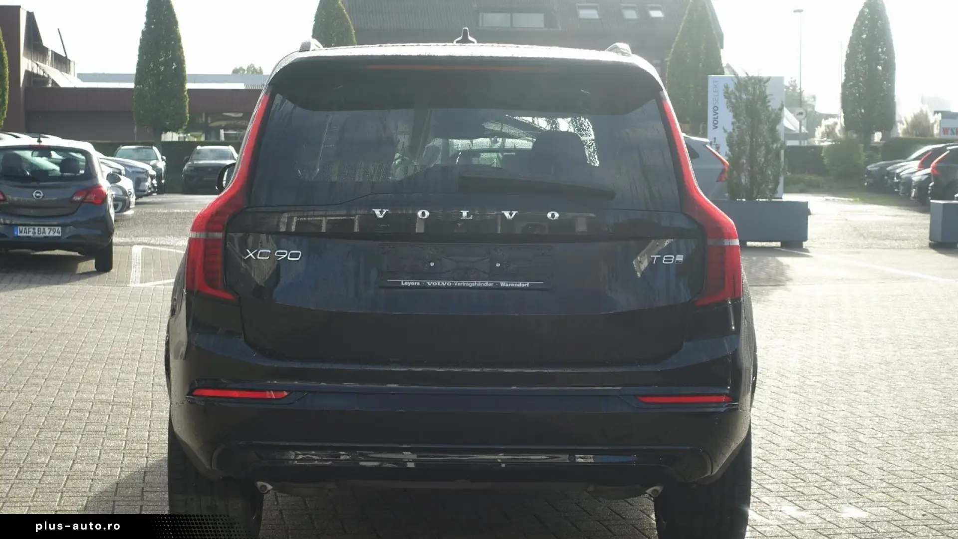 Volvo XC90T8 AWD Dark Plug-in B&W FourC