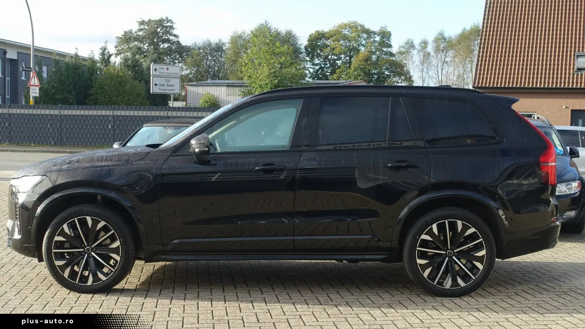 Volvo XC90T8 AWD Dark Plug-in B&W FourC