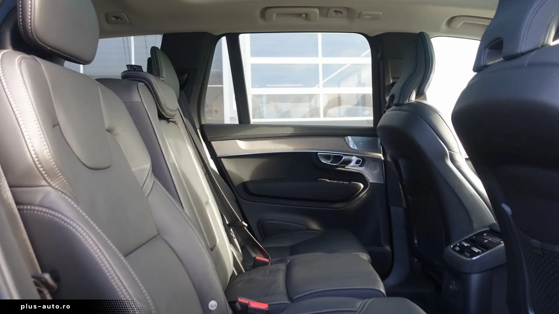 Volvo XC90T8 AWD Dark Plug-in B&W FourC
