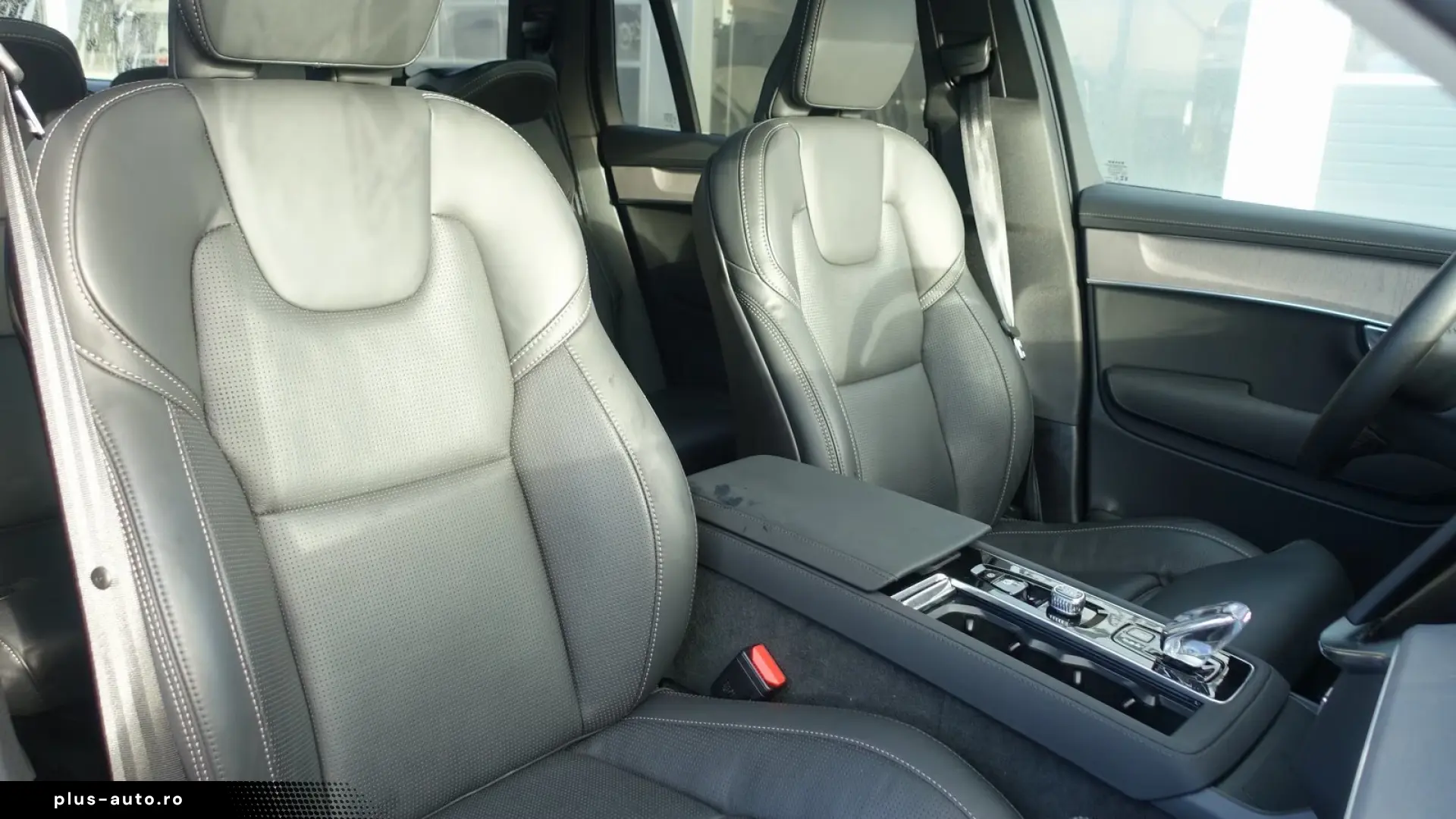Volvo XC90T8 AWD Dark Plug-in B&W FourC