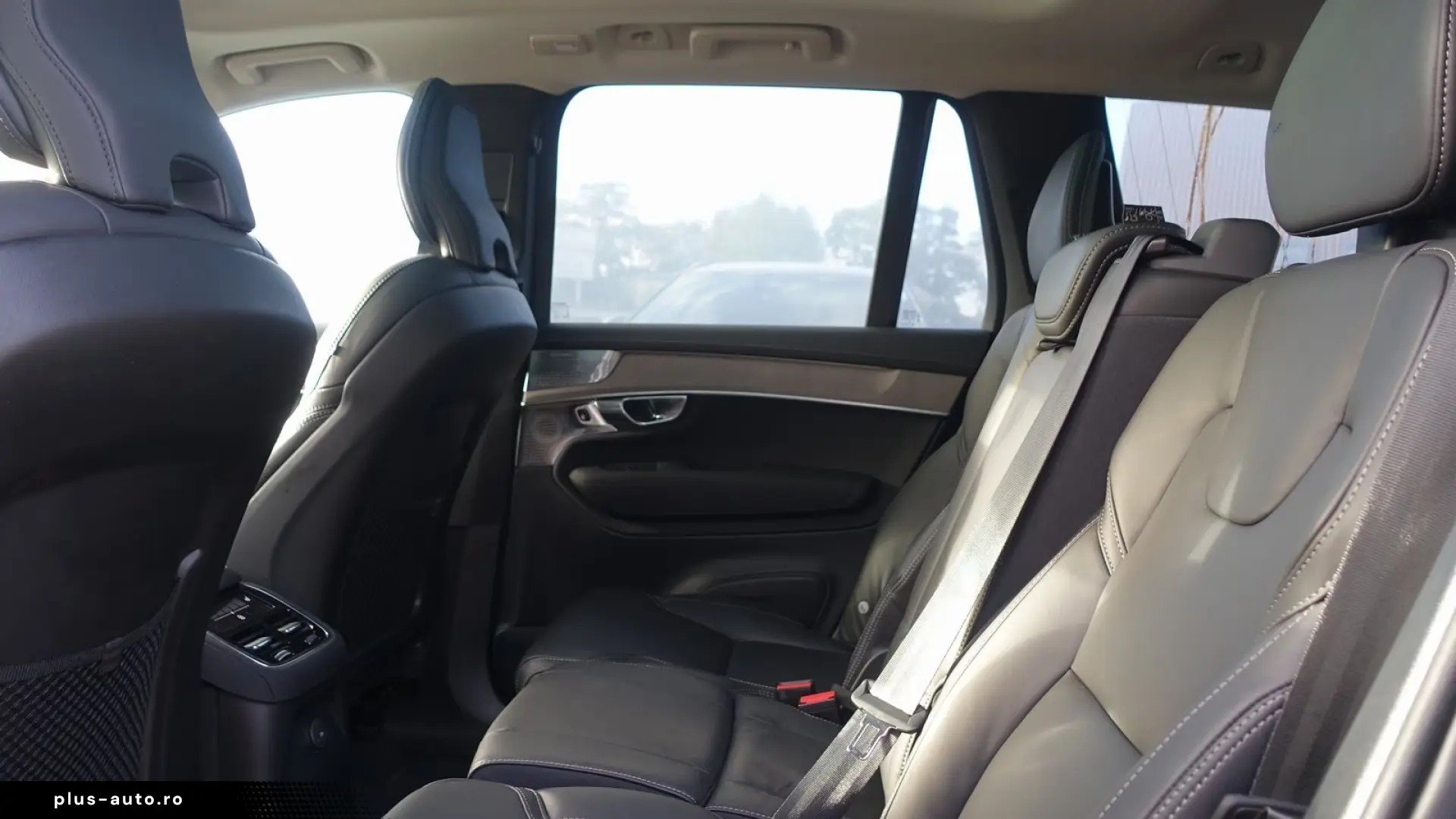 Volvo XC90T8 AWD Dark Plug-in B&W FourC