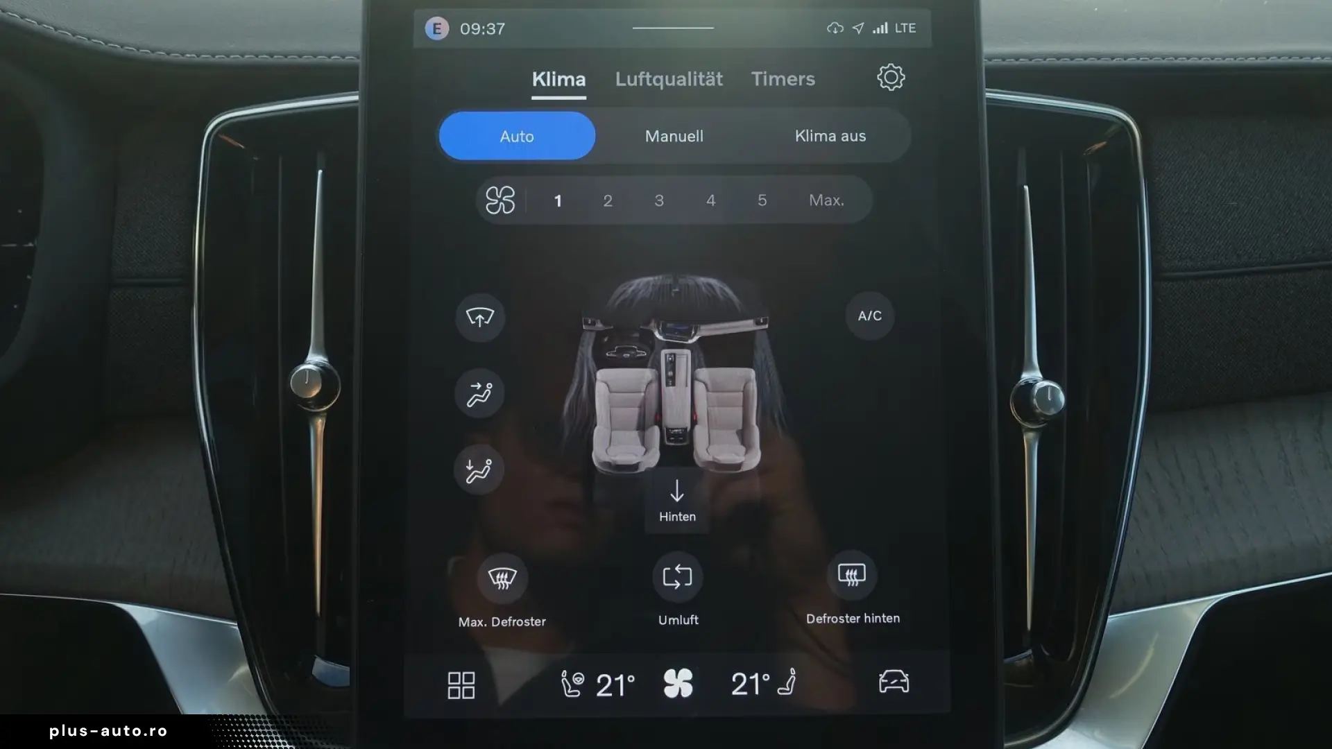 Volvo XC90T8 AWD Dark Plug-in B&W FourC