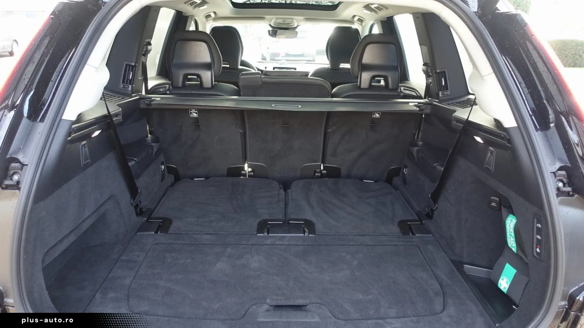 Volvo XC90T8 AWD Dark Plug-in B&W FourC
