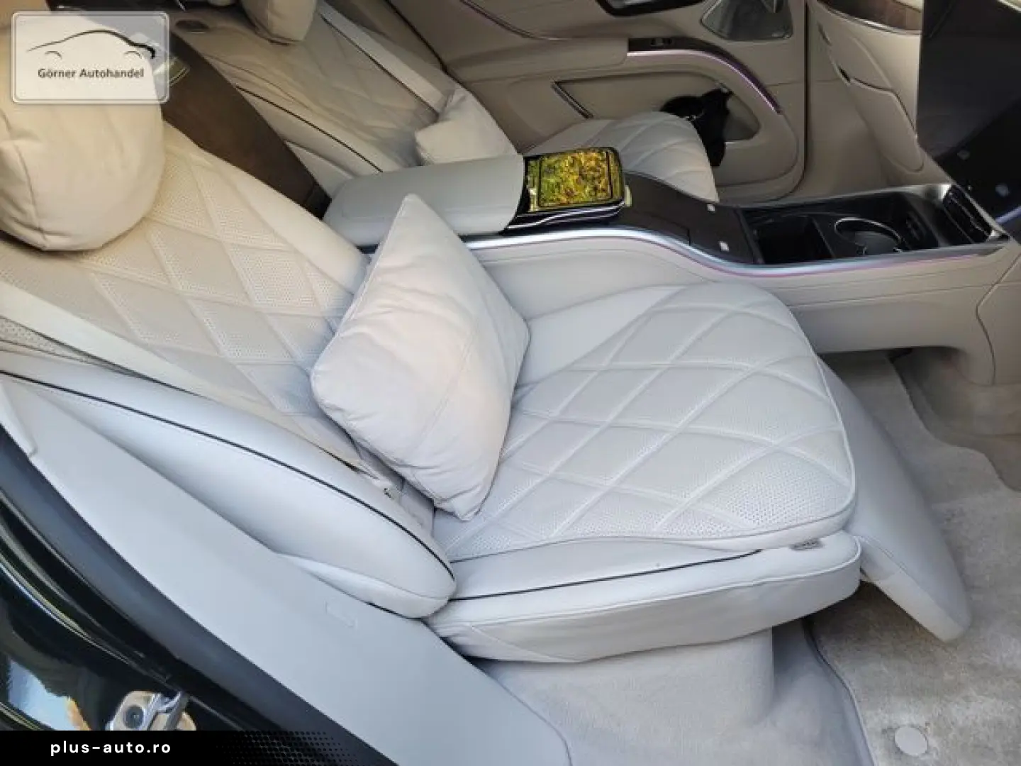 MERCEDES-BENZ EQS SUV 680 Maybach Night Series First-Class