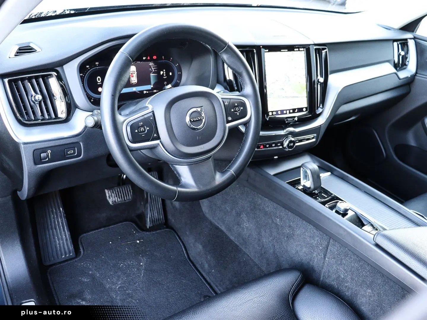 VOLVO XC60 Momentum Pro 2WD