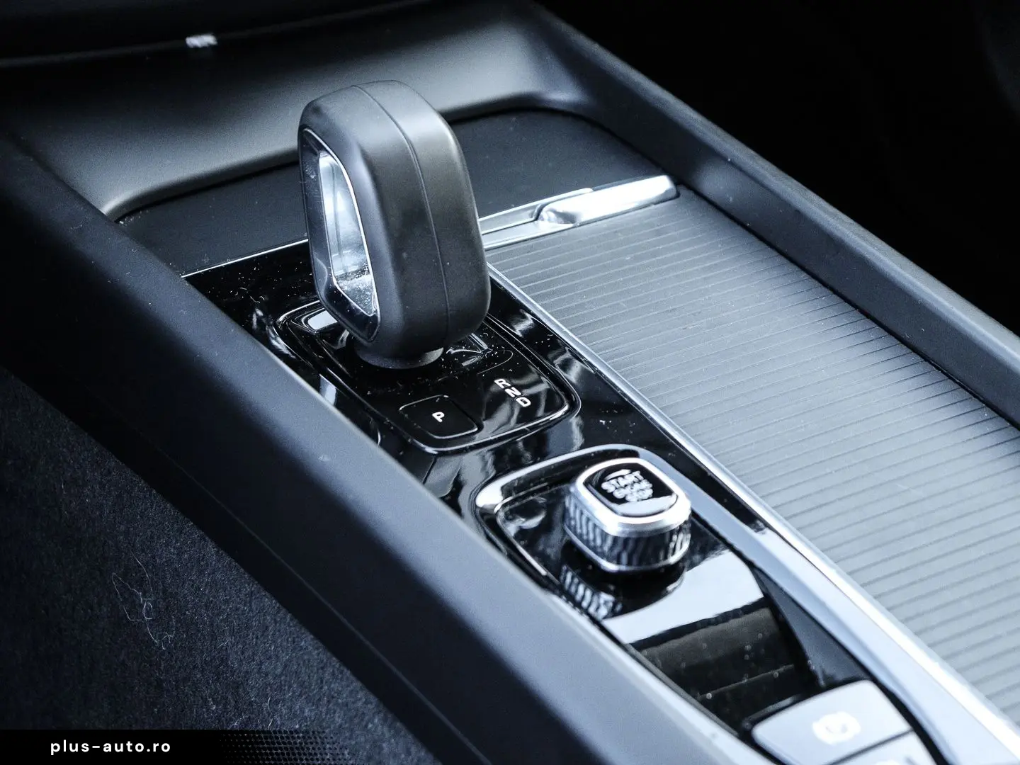 VOLVO XC60 Momentum Pro 2WD