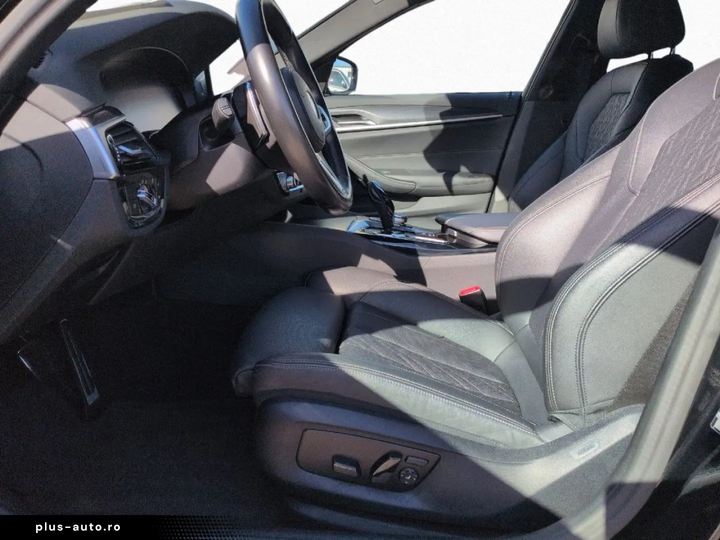 BMW 520d Lim. M Sport HuD Kamera 19  Shadow PA DA