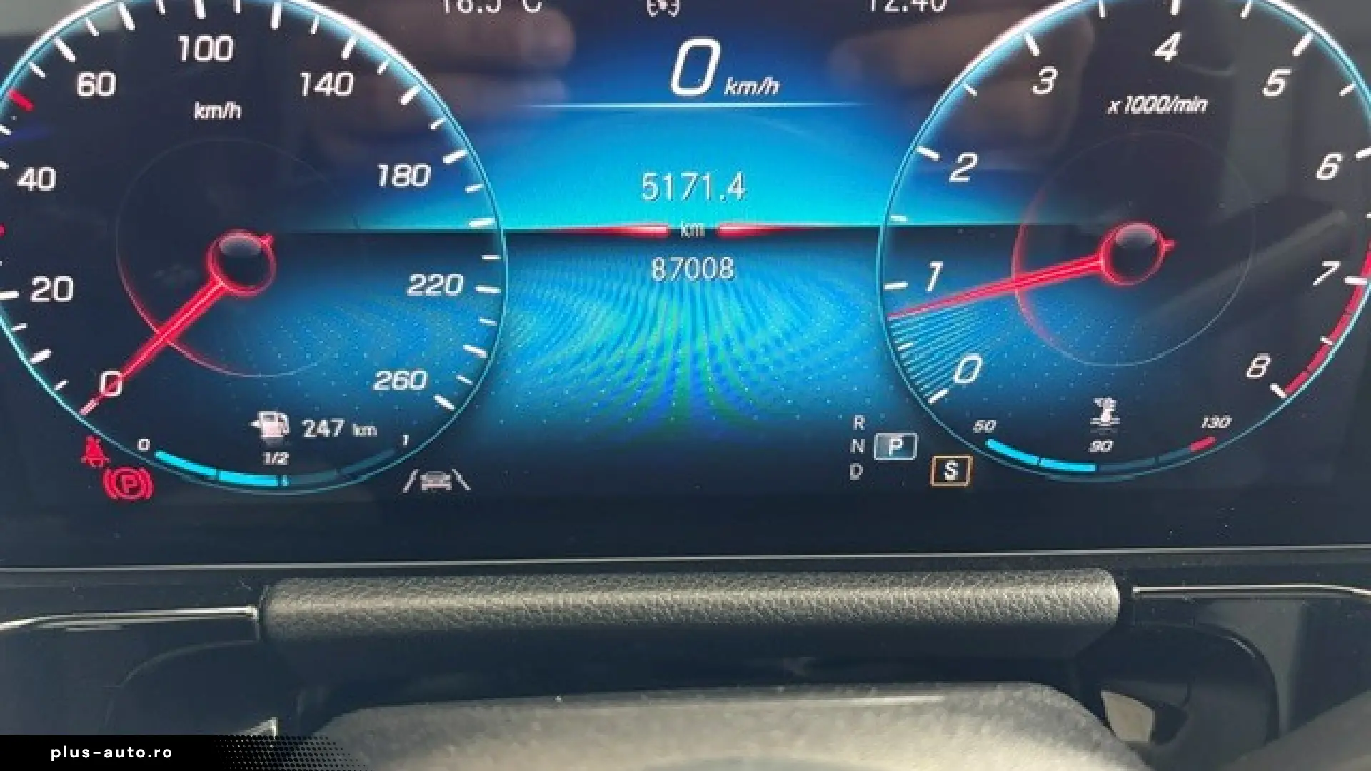 Mercedes-Benz GLA 180 Echipare Luxury Edition